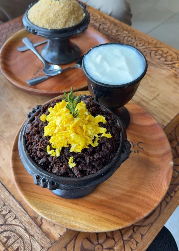 Tibs with eggs image