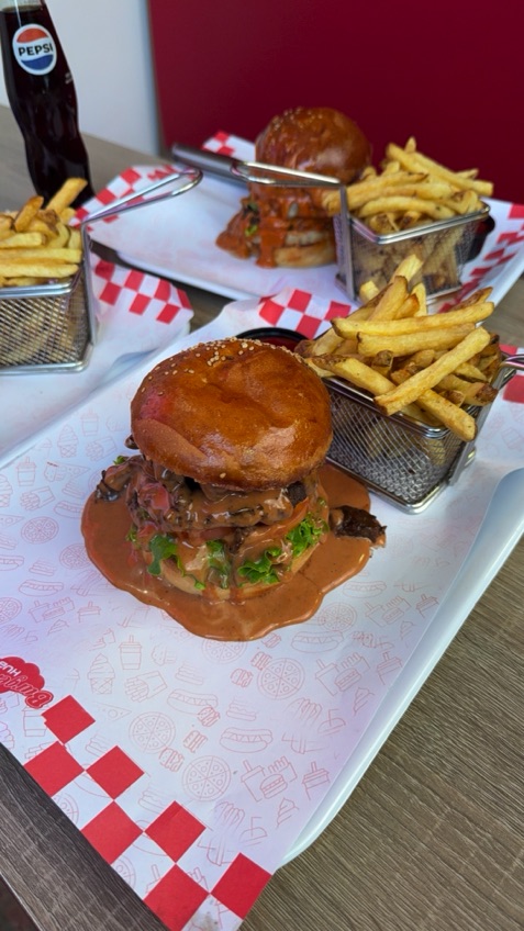 Hub Sauce Double Cheeseburger 