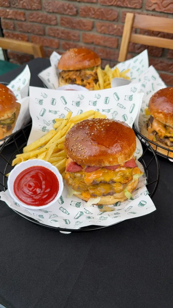 Pickles Burger image