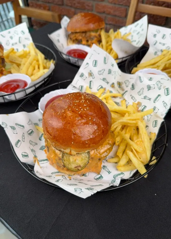 Pickles Burger image