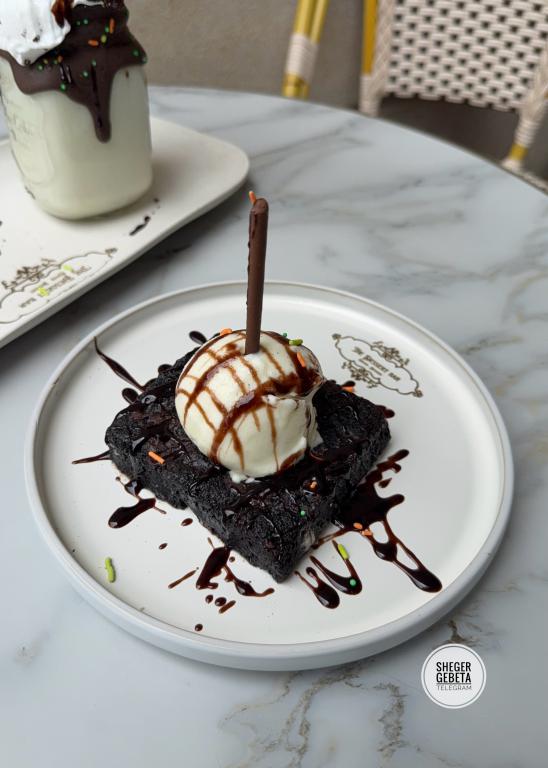 Brownie with ice-cream image