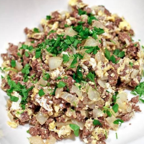 እንቁላል በስጋ - Crumbled Egg With Meat image