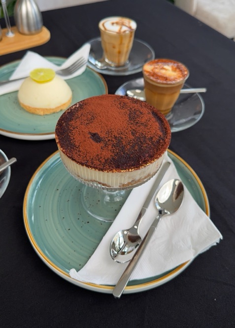 Tiramisu cake: image