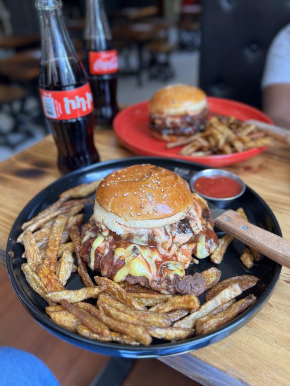 Chicken and beef junkie (Takeaway: 25 ETB) image