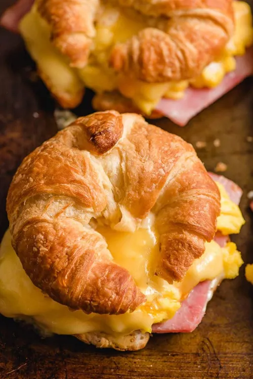 Croissant with Ham & Eggs image